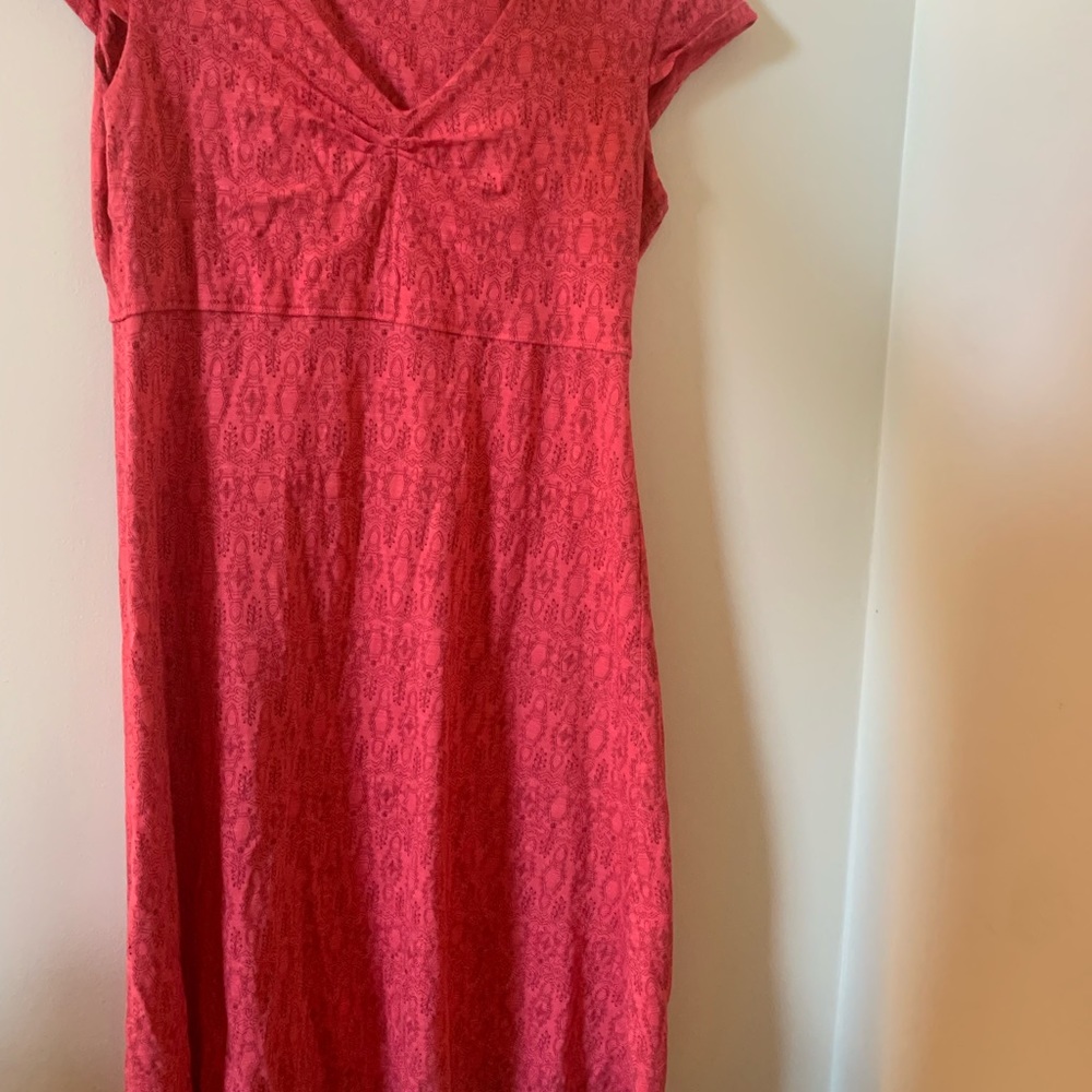 Horny Toad dress. SS med hits at knee. Great condition.